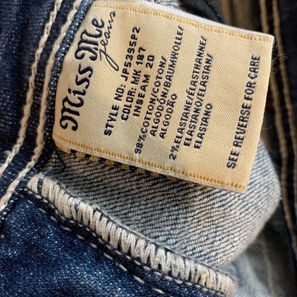 Miss Me Cuffed Capri Medium Wash NWT Size 26 - Picture 11 of 12
